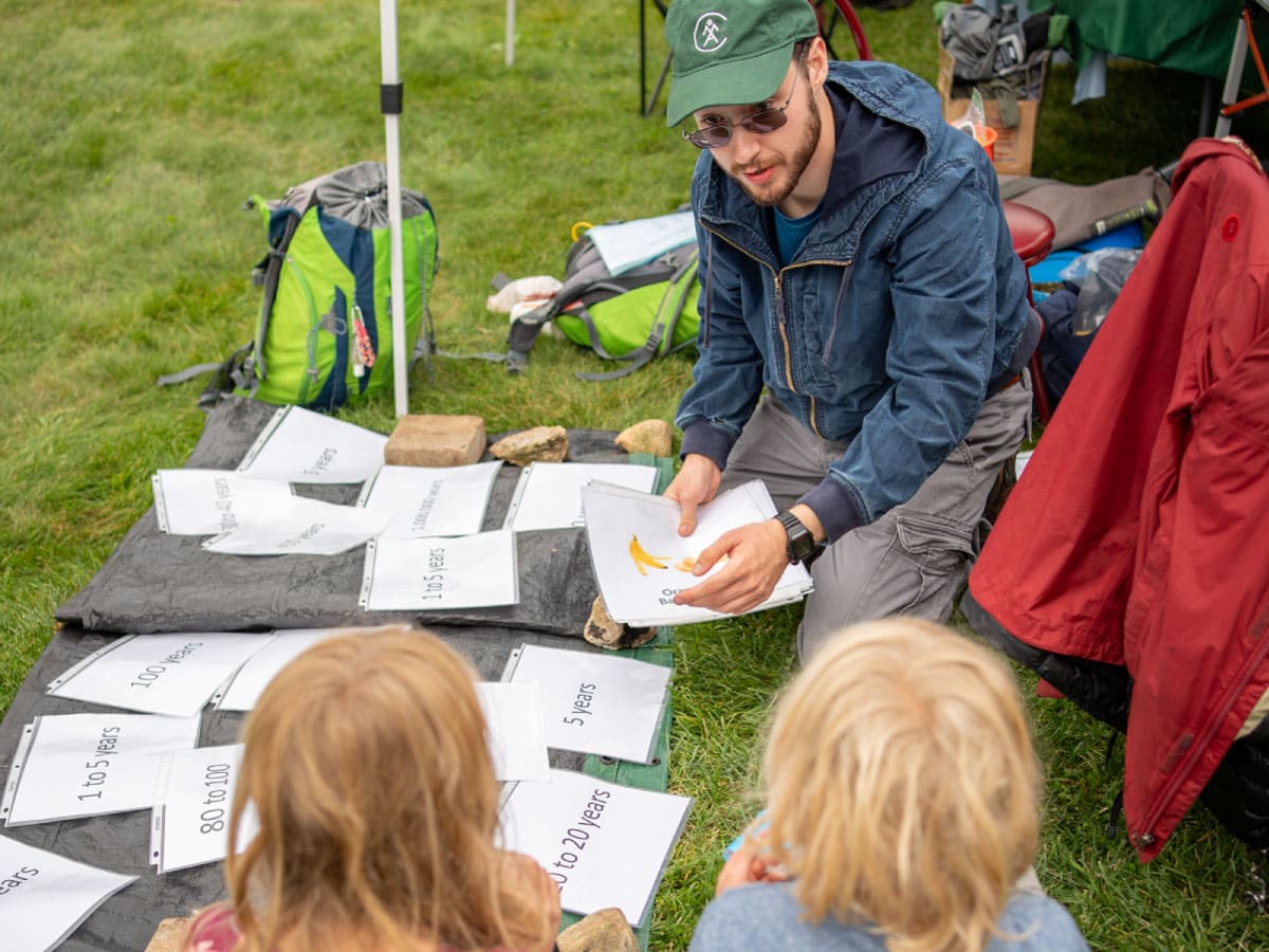 Children learn about decomposition during a game