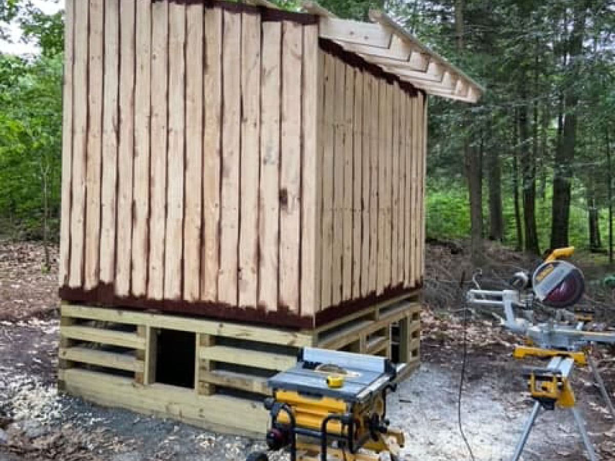 Staining the privy base
